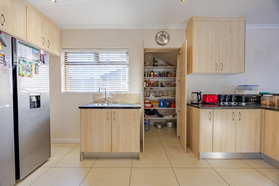 4 Bedroom Property for Sale in Flamingo Vlei Western Cape